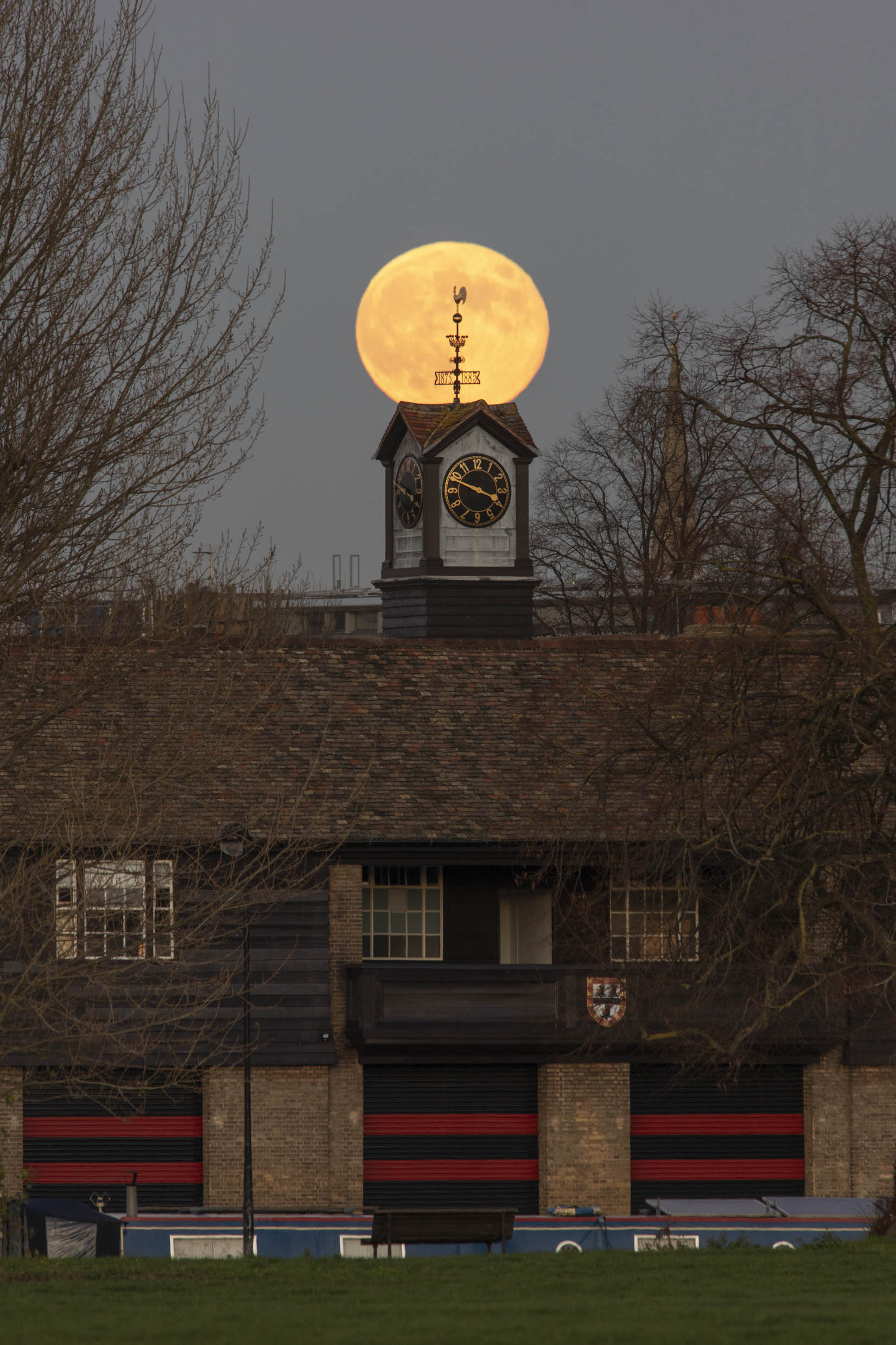 I hoped to get a photo of the November 2022 full moon rising over the Cambridge college boathouses, and it so happened that it aligned nicely with the Jesus College windvane.