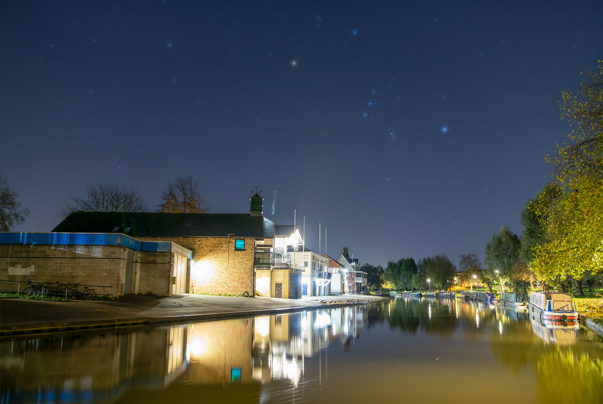 The last photo from my first night using my starglow filter, November 2022. The lights from the boathouses was unfortunately quite bright.